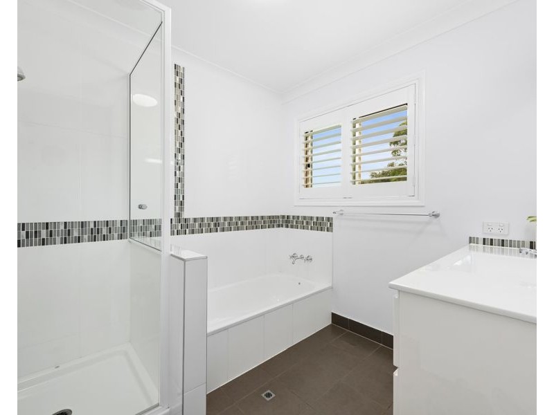 17 Debra Street, Withcott QLD 4352