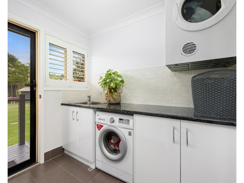17 Debra Street, Withcott QLD 4352