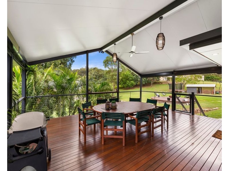 17 Debra Street, Withcott QLD 4352