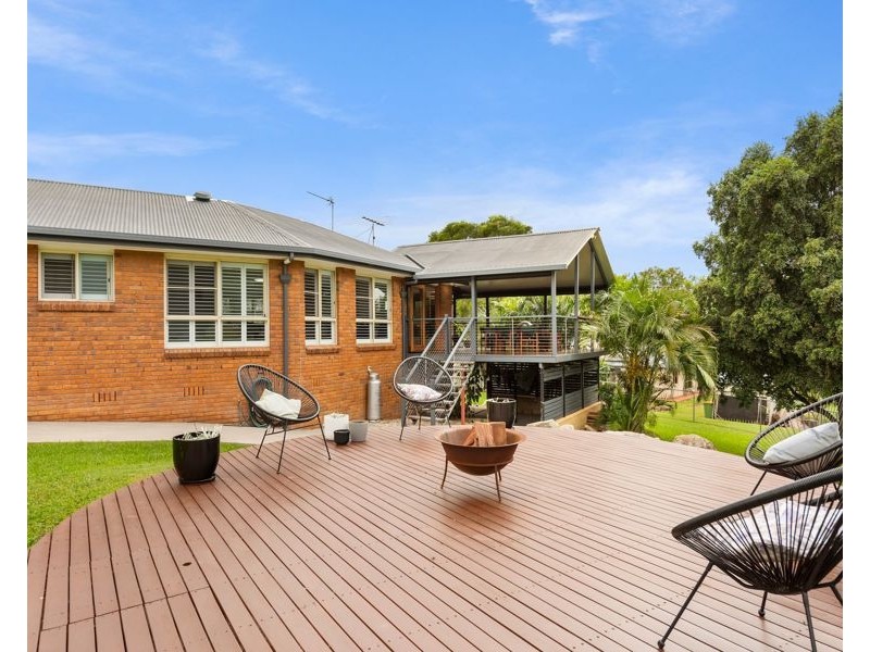 17 Debra Street, Withcott QLD 4352
