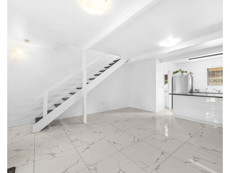 2/329a Alderley Street, South Toowoomba QLD 4350