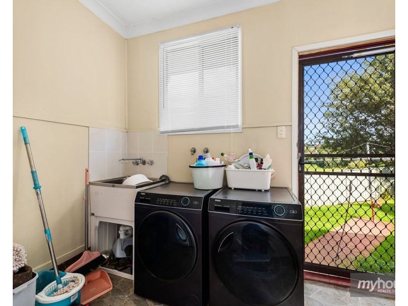 2 Simon Street, Rockville QLD 4350
