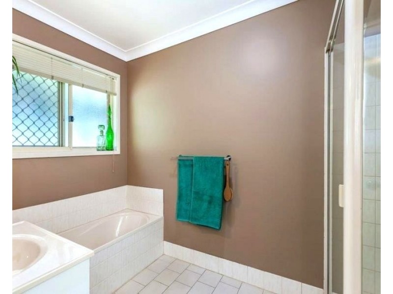 2 Connole Court, Kearneys Spring QLD 4350