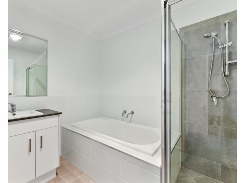 2/51 Crockers Road, Westbrook QLD 4350