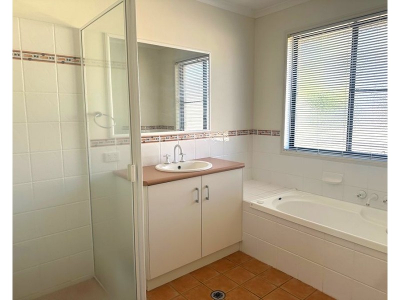 9 Eric Court, Cambooya QLD 4358