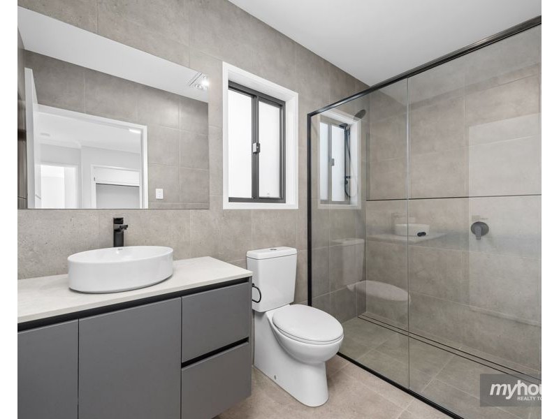 2/12 Guyana Court, Darling Heights QLD 4350