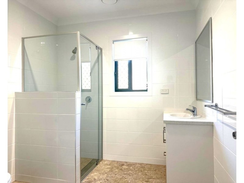 1/3 Royal Dane Crescent, Meringandan West QLD 4352