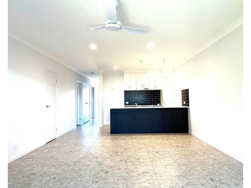 2/3 Royal Dane Crescent, Meringandan West QLD 4352