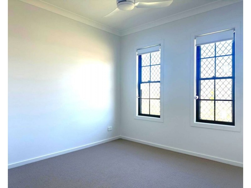 2/3 Royal Dane Crescent, Meringandan West QLD 4352