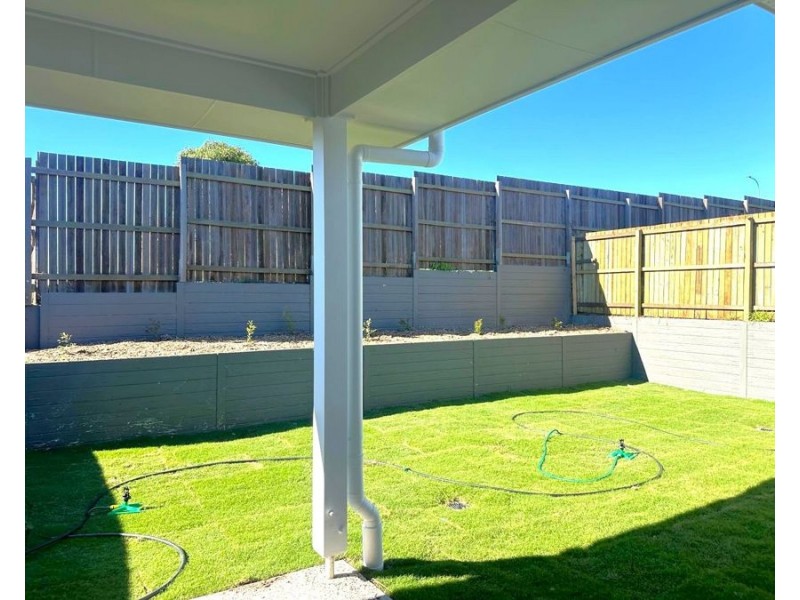 2/3 Royal Dane Crescent, Meringandan West QLD 4352