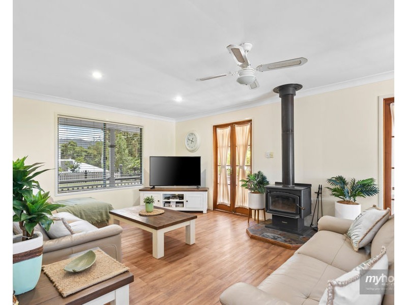 17 Gordon Crescent, Withcott QLD 4352