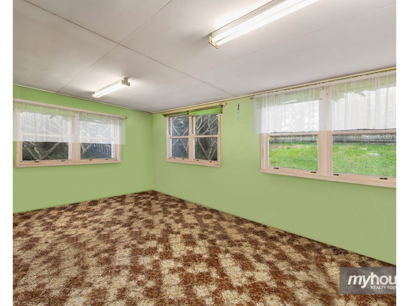 17 Donegal Street, Rockville QLD 4350