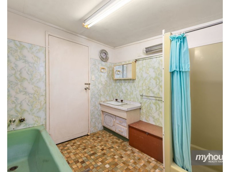 17 Donegal Street, Rockville QLD 4350