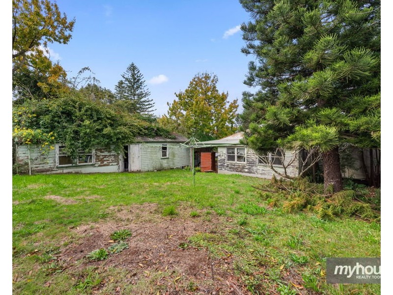 17 Donegal Street, Rockville QLD 4350