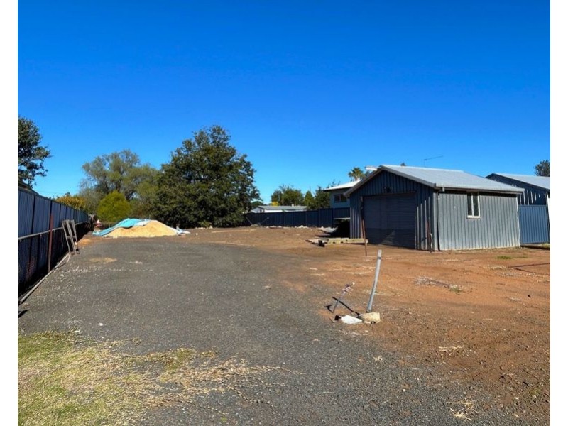 11 Donely Street, Oakey QLD 4401