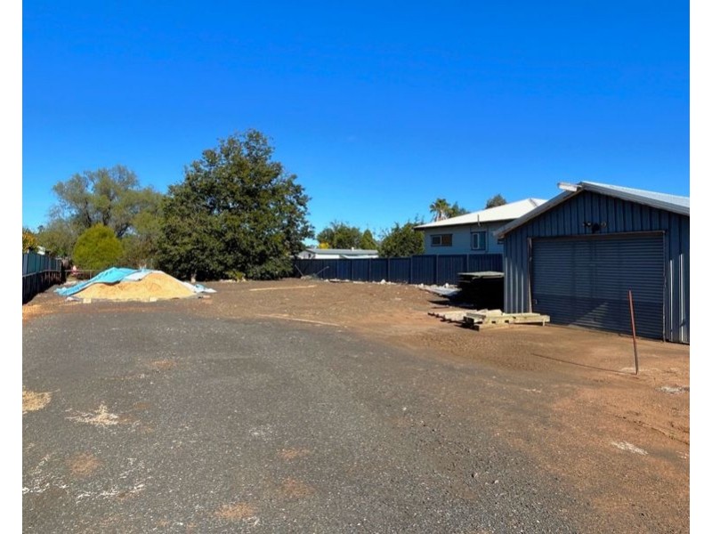 11 Donely Street, Oakey QLD 4401