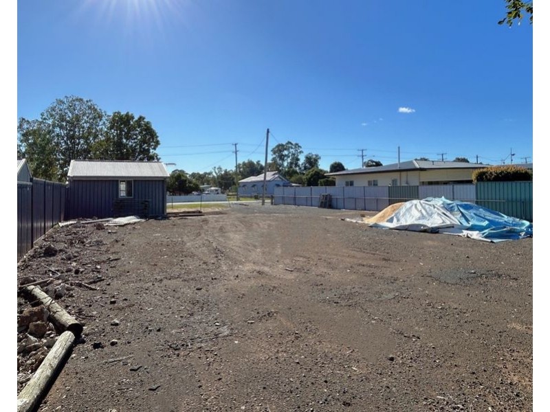 11 Donely Street, Oakey QLD 4401