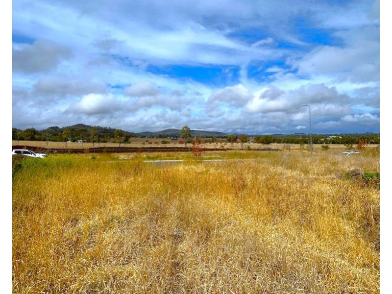 19 Brewster Road, Glenvale QLD 4350