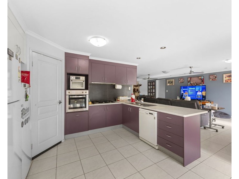 42 Ashford Drive, Wyreema QLD 4352