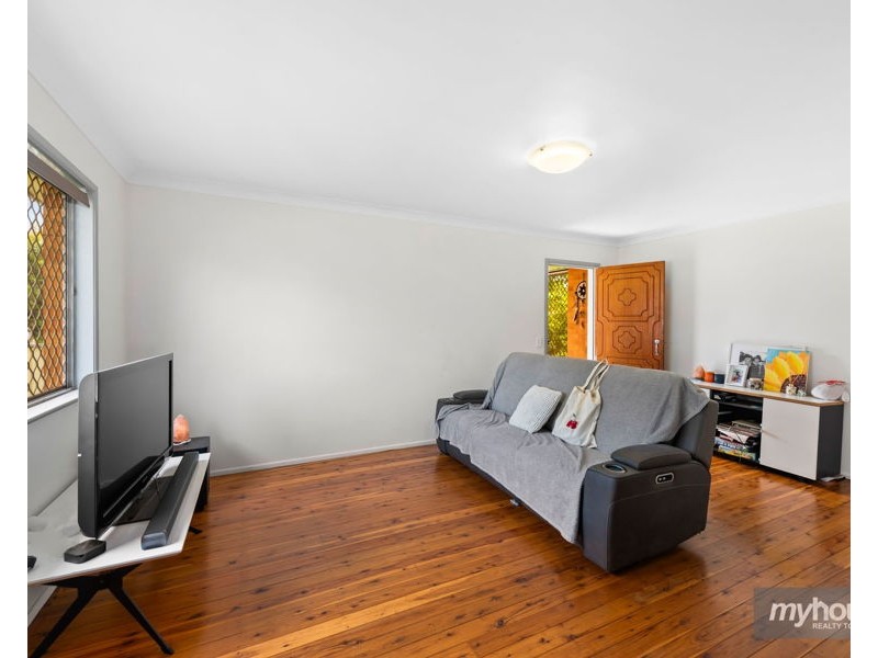 16 Leahy Street, Rockville QLD 4350