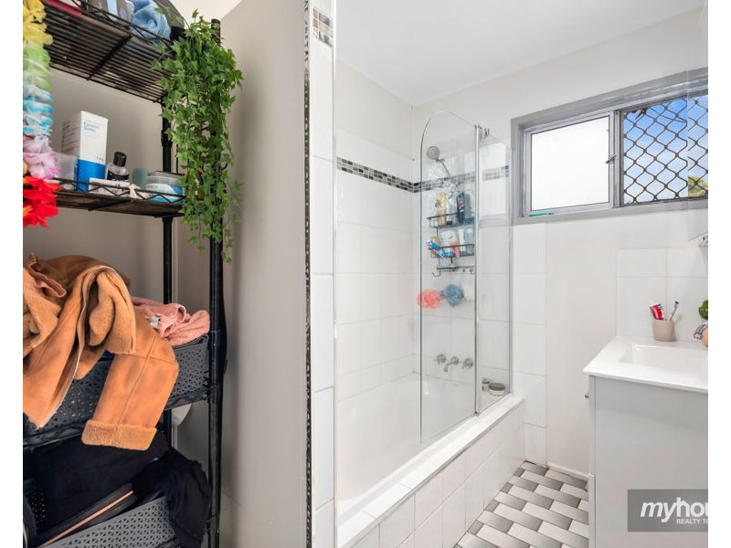 16 Leahy Street, Rockville QLD 4350