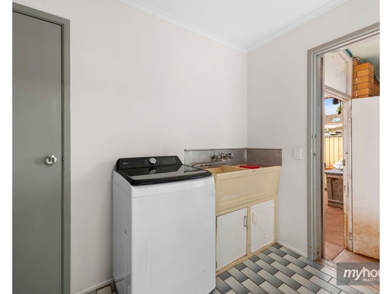 16 Leahy Street, Rockville QLD 4350