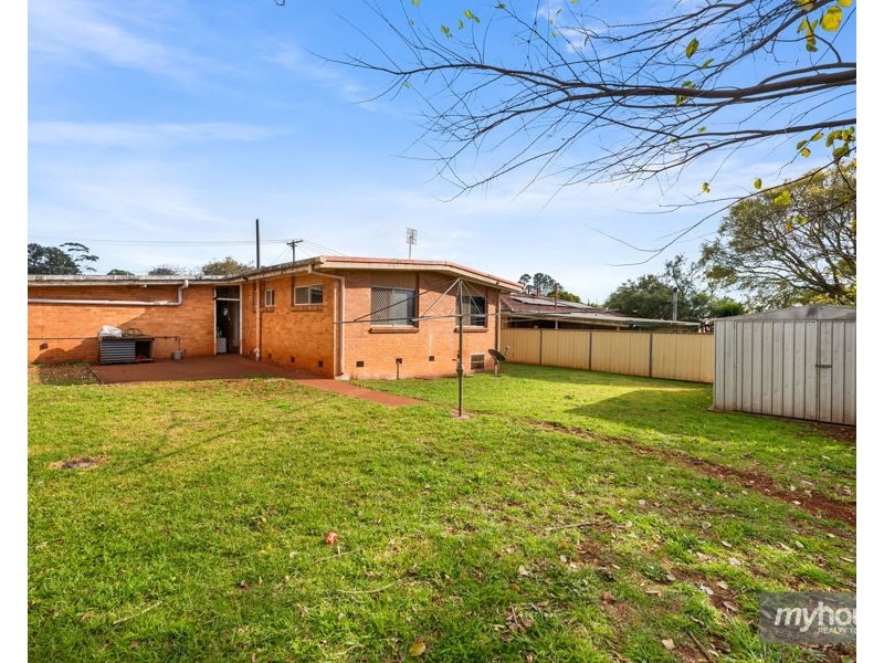 16 Leahy Street, Rockville QLD 4350