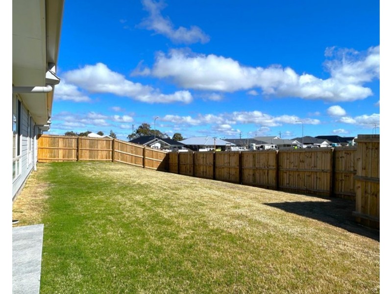 26 Jacana Street, Glenvale QLD 4350