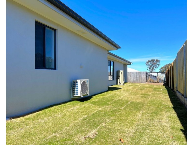 2 Sunrise Street, Glenvale QLD 4350