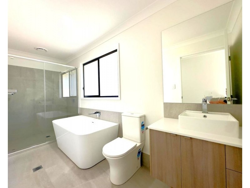 30 Flame Tree Road, Cotswold Hills QLD 4350