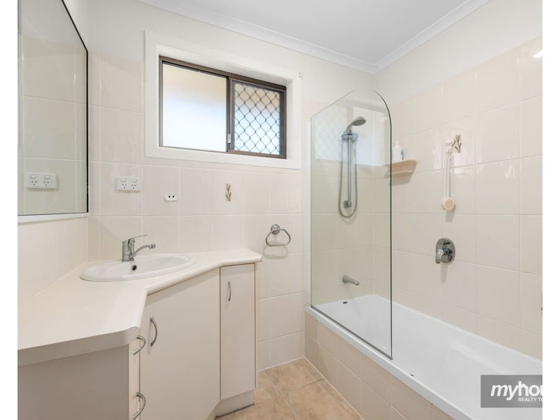 8 McQuade Court, Kearneys Spring QLD 4350