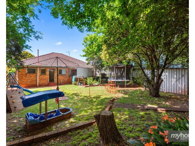15 Helen Street, Newtown QLD 4350
