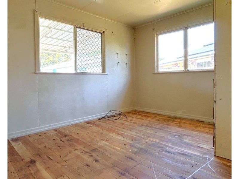 14 Florence Street, Harristown QLD 4350