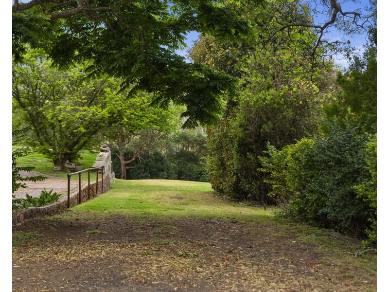 2 Outlook Crescent, Blue Mountain Heights QLD 4350