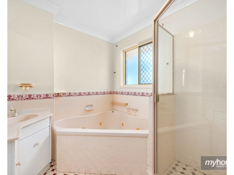 6 Stoneyhurst Court, Glenvale QLD 4350