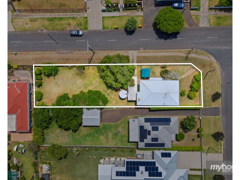 1 Beatty Street, Mount Lofty QLD 4350