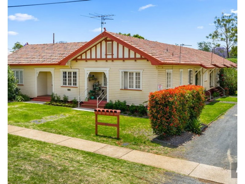 73 Taylor Street, Newtown QLD 4350