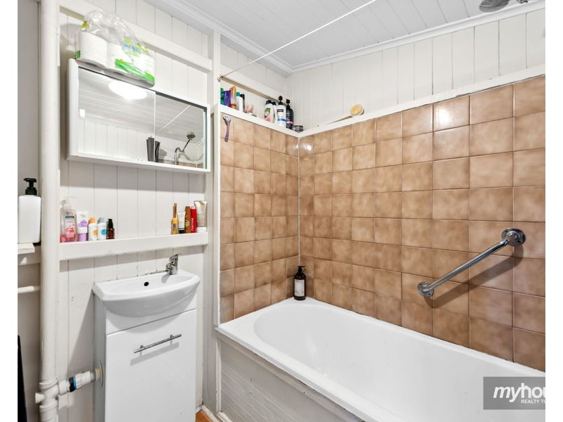 73 Taylor Street, Newtown QLD 4350