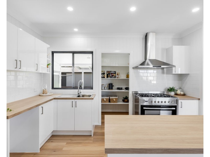 29 McDowall Street, Newtown QLD 4350