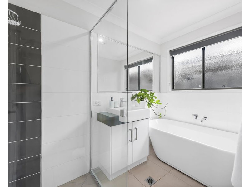 1 Entabeni Drive, Kearneys Spring QLD 4350