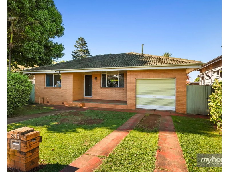 227 Campbell Street, Newtown QLD 4350