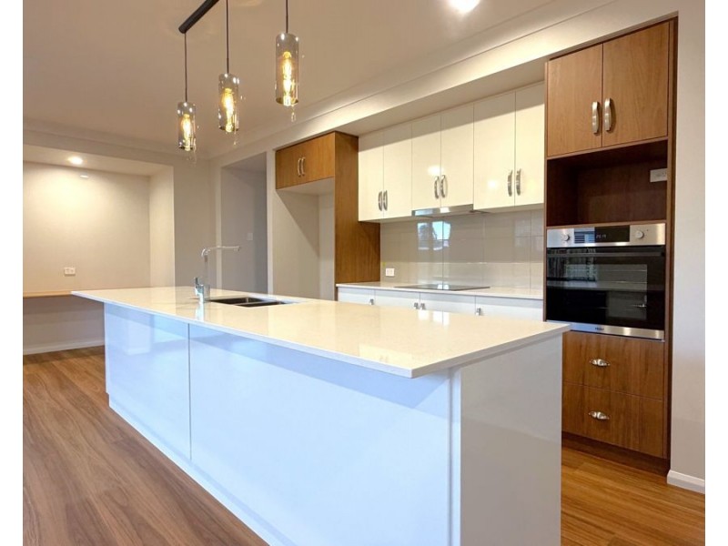16 St Andrews Crescent, Highfields QLD 4352