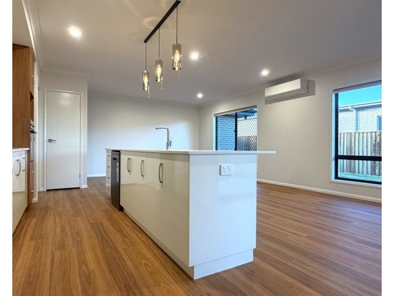 16 St Andrews Crescent, Highfields QLD 4352