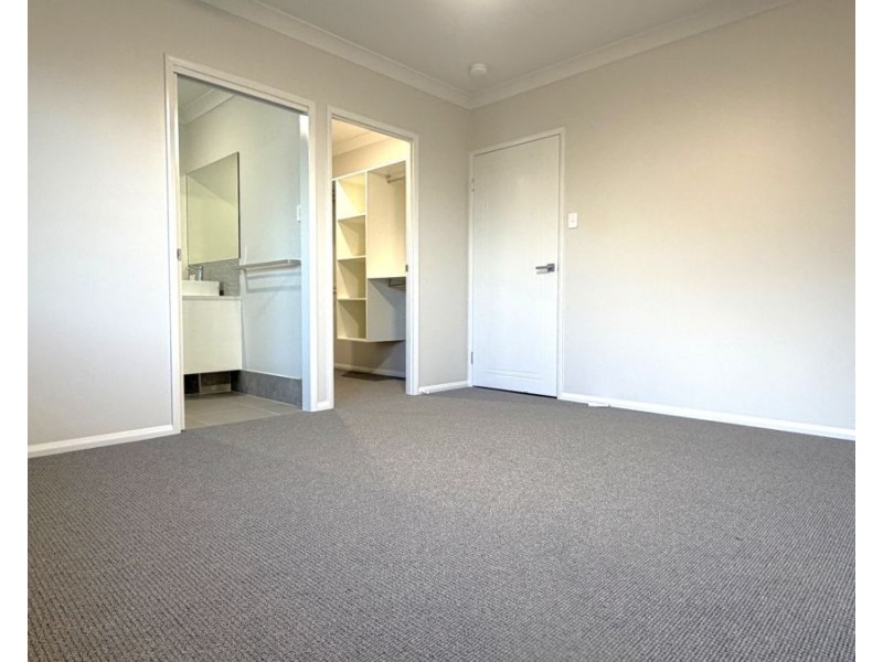 16 St Andrews Crescent, Highfields QLD 4352