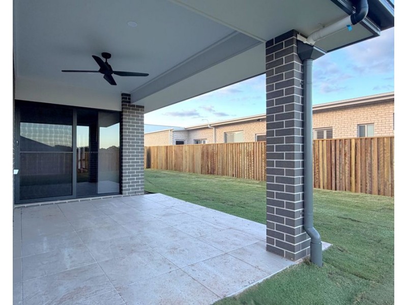 16 St Andrews Crescent, Highfields QLD 4352