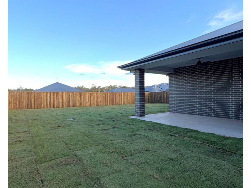 16 St Andrews Crescent, Highfields QLD 4352