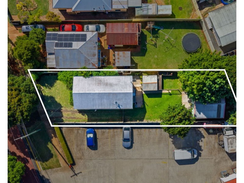 1 Goode Street, Newtown QLD 4350