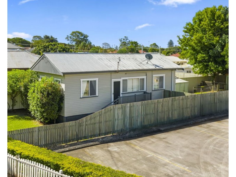 1 Goode Street, Newtown QLD 4350
