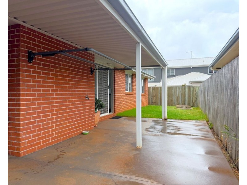 1/428 West Street, Kearneys Spring QLD 4350