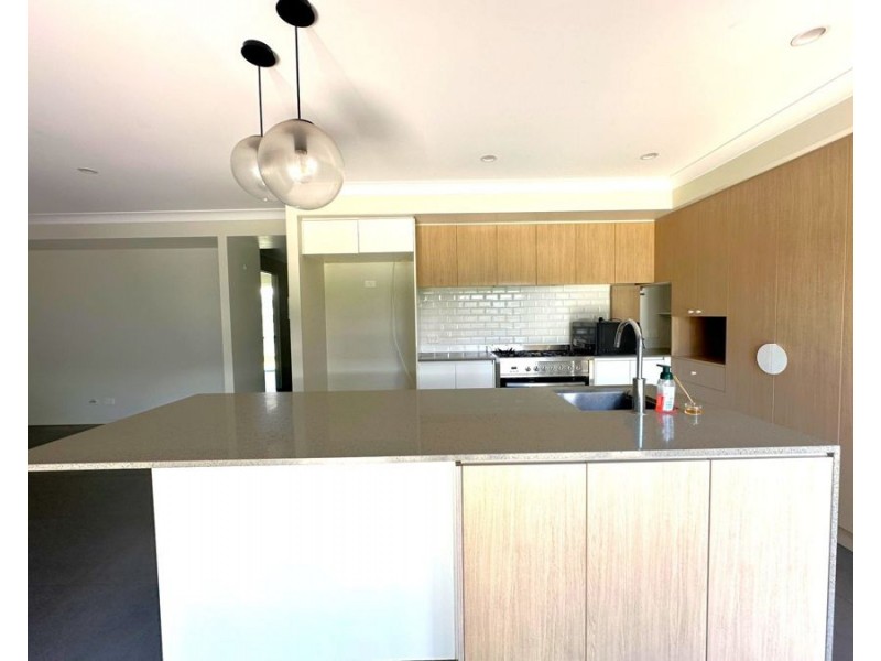 8 Neiwand Street, Kearneys Spring QLD 4350